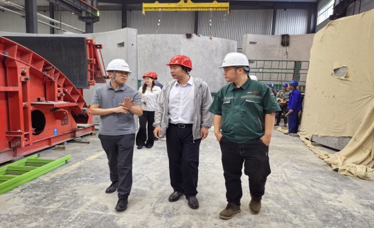 2024年7月5日，市建委初審工作組一行到訪裝配式總公司實地考察調(diào)研_副本.jpg