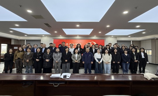 2024年10月18日，集團黨委聯(lián)合長發(fā)擔(dān)保黨支部參加了由朝陽區(qū)黨群服務(wù)中心開展的“傳承革命精神 賡續(xù)紅色血脈”公益黨課_副本.jpg