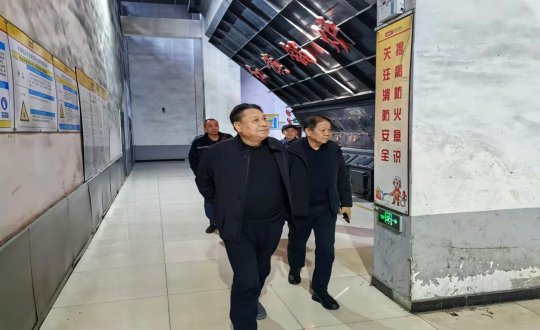 2024年11月18日，集團(tuán)副董事馬秉臣深入供熱總公司一線進(jìn)行工作走訪_副本.png